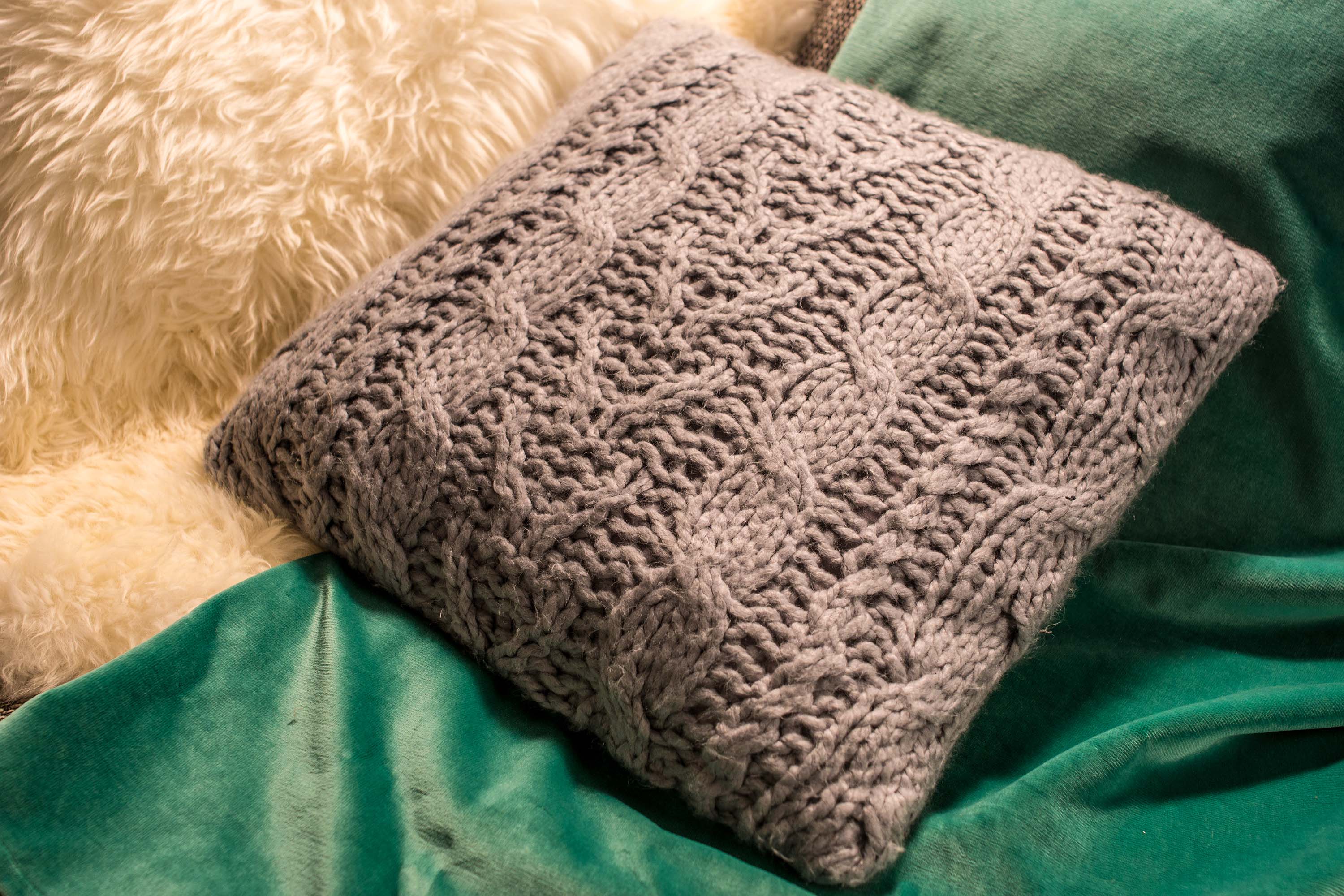 Herbstzeit ist kuschelzeit – mit tollen kissen von stylefruits ... Welche farbe passt kissen passt zu graue sofa