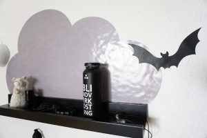 Limmaland, IKEA, Wandgestaltung, Wand, Wolken, Kleben, Grau, bunt, Idee, Kreativ, Design, Gestaltung, Interiordesign, Innenarchitektur, modern, schwarz weiß, Schlafzimmer, Perlen, Regen,