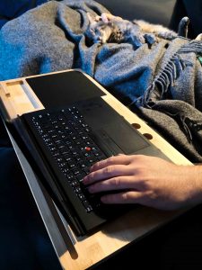 geschenk für Männer Notebooktisch Labtop von Radbag Geschenkidee Mann Freund Bruder